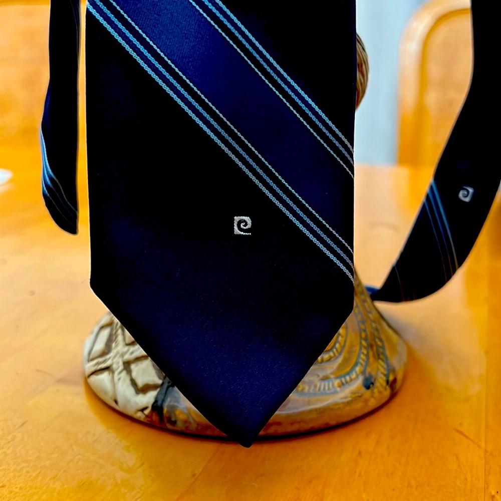 UEC Vintage Pierre Cardin Tie. Wow, make a statement, and then some.